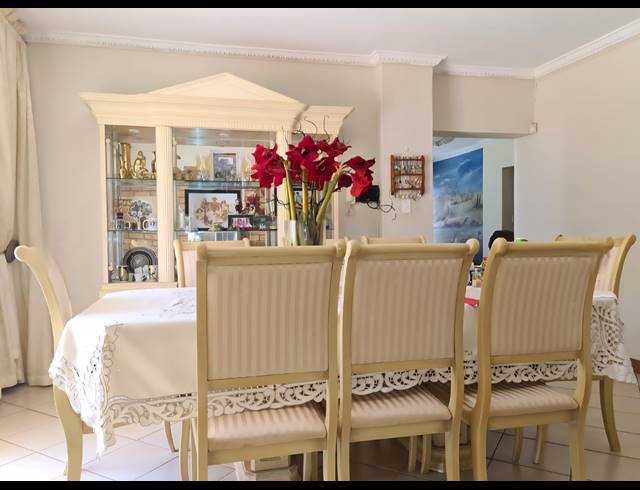 6 BEDROOM FREESTANDING FOR SALE IN BROADLANDS ESTATE